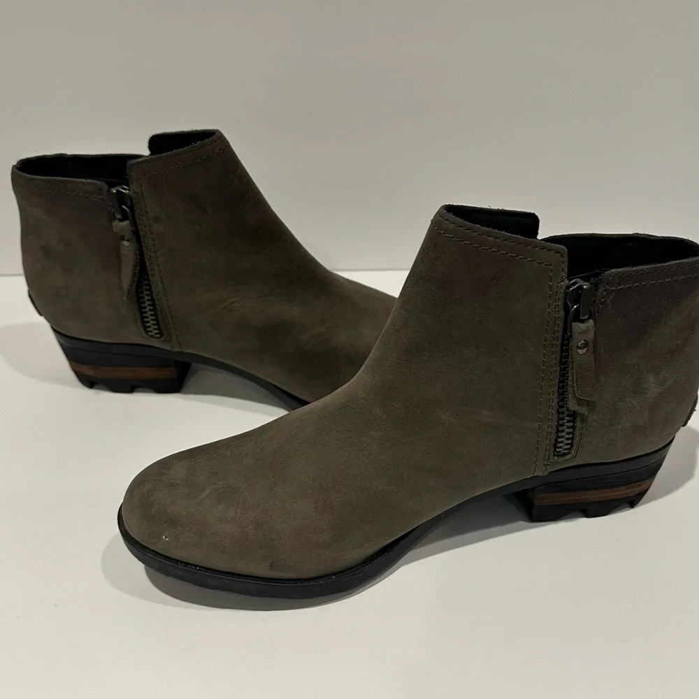 Sorel Women's Lolla Side Zip up Ankle Boots
